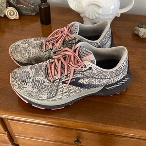 Women’s Brooks Adrenaline 21 Running Shoes Sz 9.5